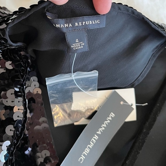 NWT - BANANA REPUBLIC Black Sequin Mini Dress, Reversible V-Neck & round neck, 4 - Picture 8 of 12
